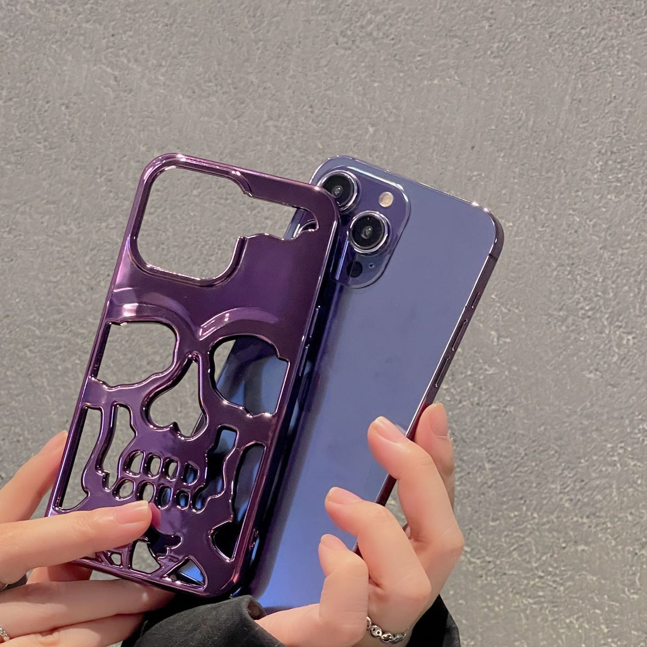 Luxury Plating 3D Skull Phone Case - Glossy Hollow Out Metallic Design for iPhone 17 16 15 14 13 12 11 Pro Max Plus