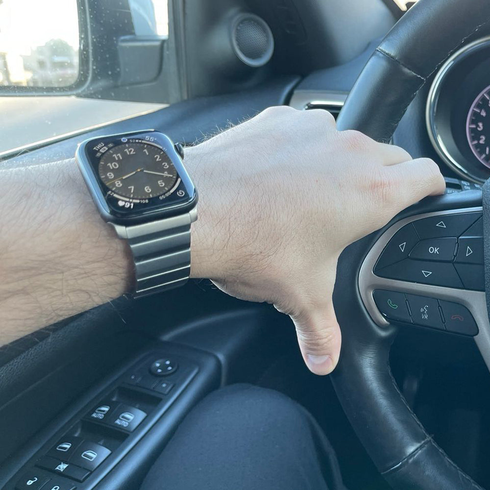 Titanium Apple Watch Band - Men's Business Bracelet for Ultra 3 49mm, Series 11/10 46mm, Series 9/8/7 45/41mm, Series 6/SE/5/4 44/40mm, Series 3/2/1 42/38mm
